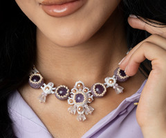 Beadwork Ketting met Edelstenen en Bloemen
