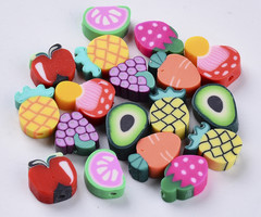 25 stuks Fruit Mix Polymeer Kralen 11x11x4mm