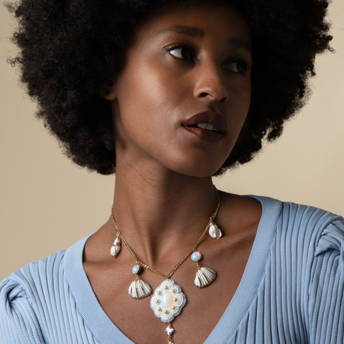 White Bead Embroidery Necklace with Shells Inspi413