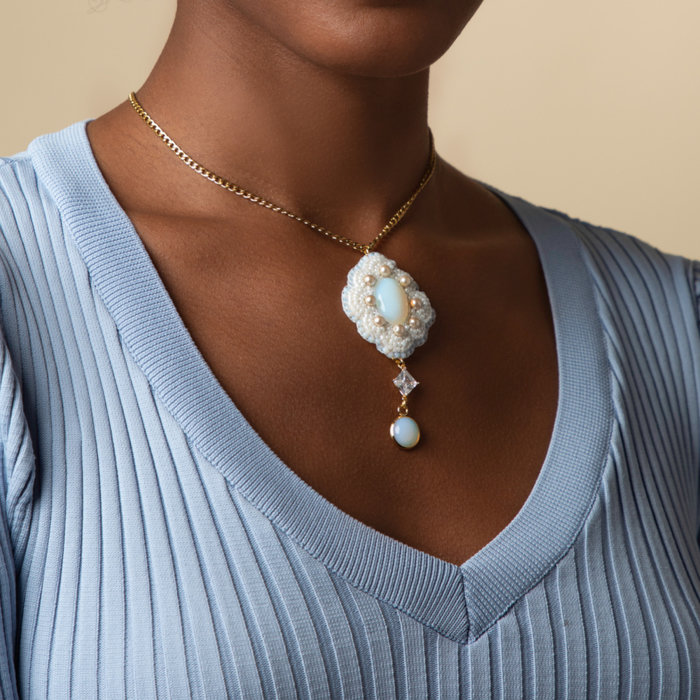 White Bead Embroidery Necklace with Shells Inspi413