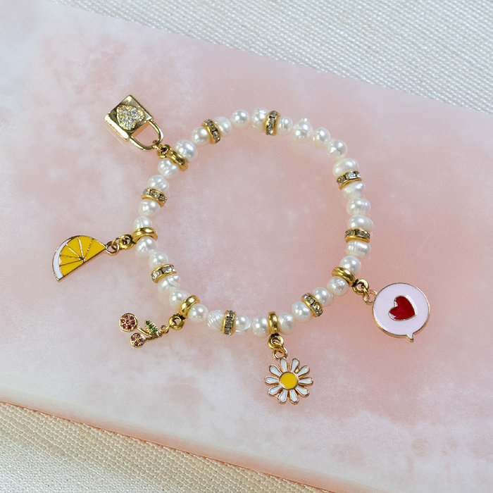 1031 Daisy Charm Gold White Yellow 14x12mm