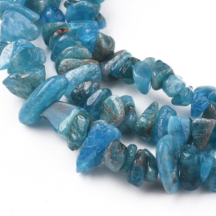 Natural Apatite Chips 5~13x3~8mm strand 84cm, circa 260 pieces