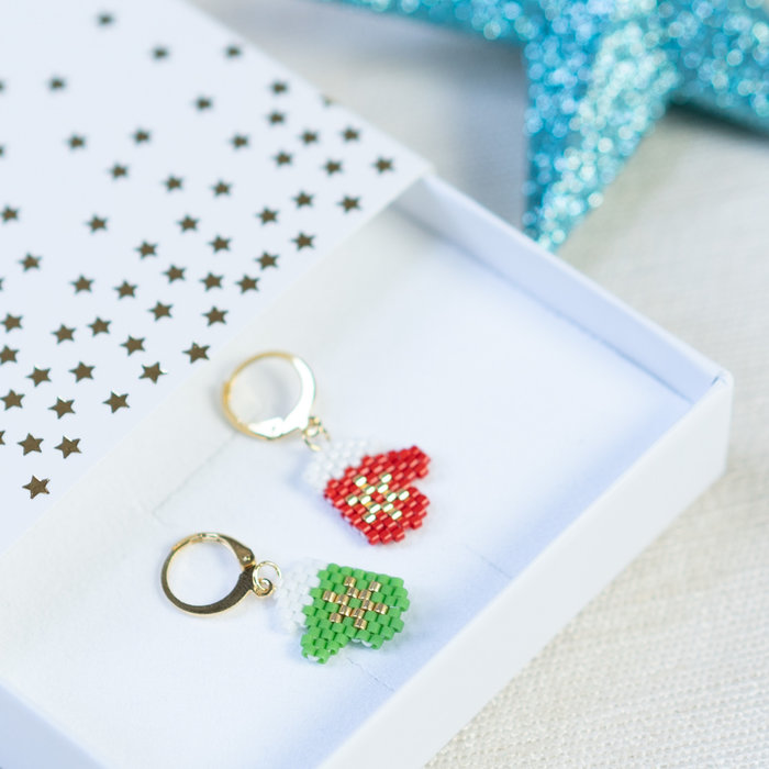 Making Christmas earrings mittens Inspi501