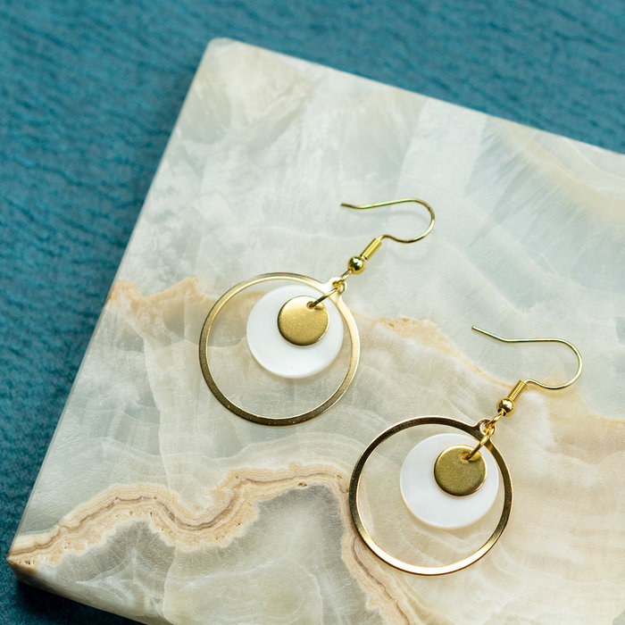 Ronde gouden oorbellen met schelp Inspi506