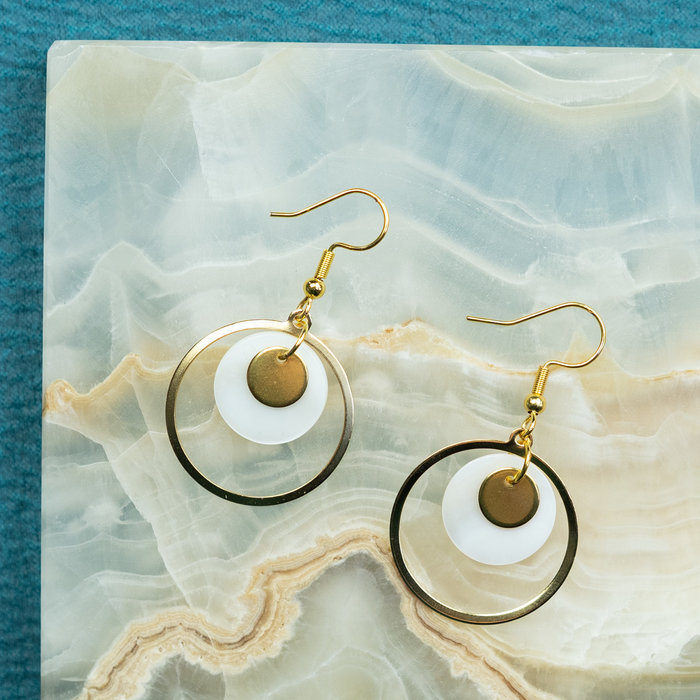 Ronde gouden oorbellen met schelp Inspi506