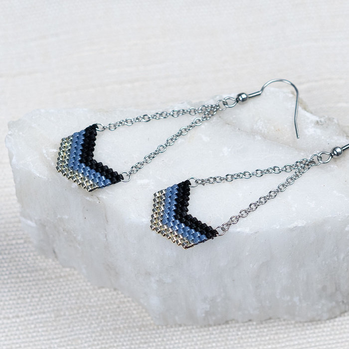 Hangende Brickstitch oorbellen met Miyuki Delica's Inspi529