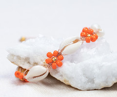 Flower bracelet with shells