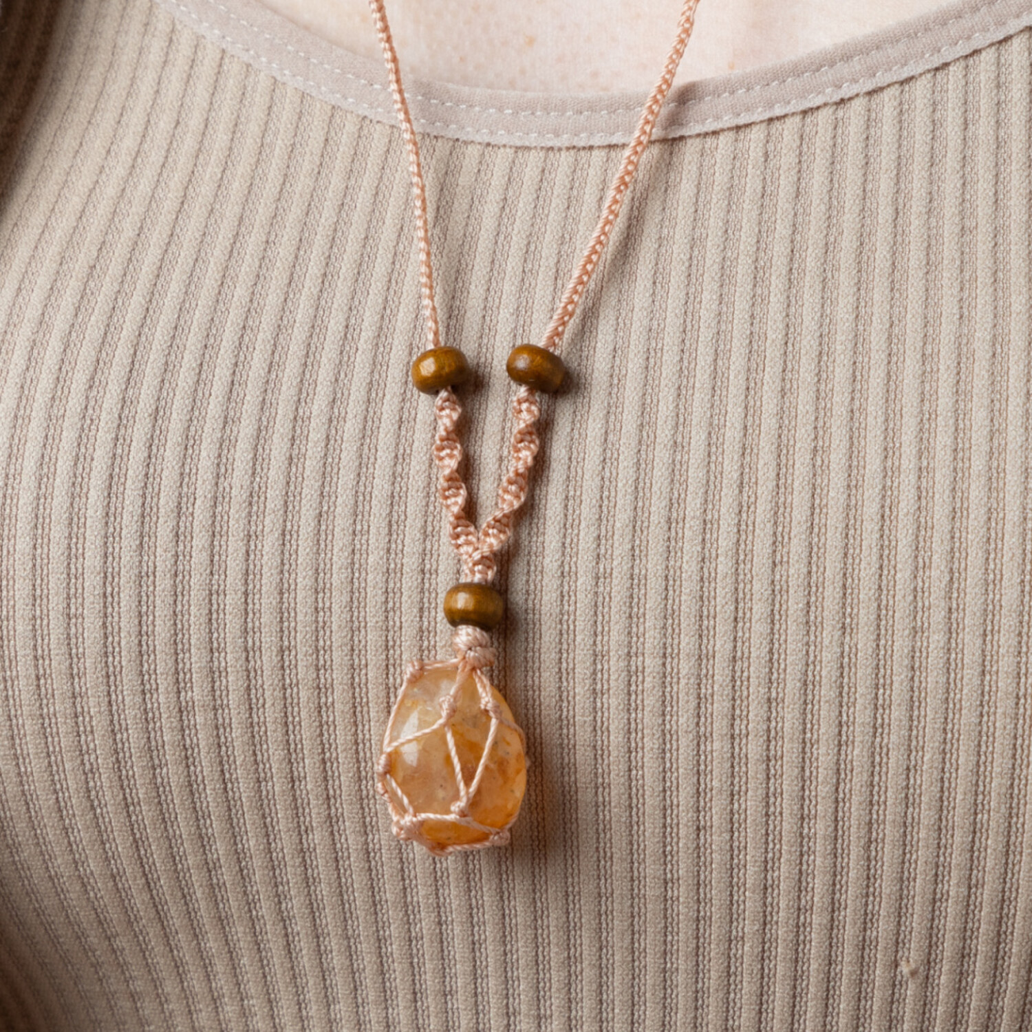 how-to-make-a-macrame-gemstone 
