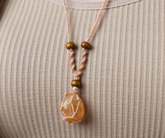 How to make a Macramé Gemstone Necklace
