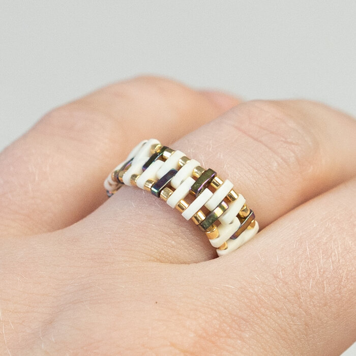 Making a ring with Miyuki Tila beads