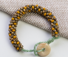 Kumihimo armbandje met Miyuki Rocailles en Edelsteen Donut sluiting