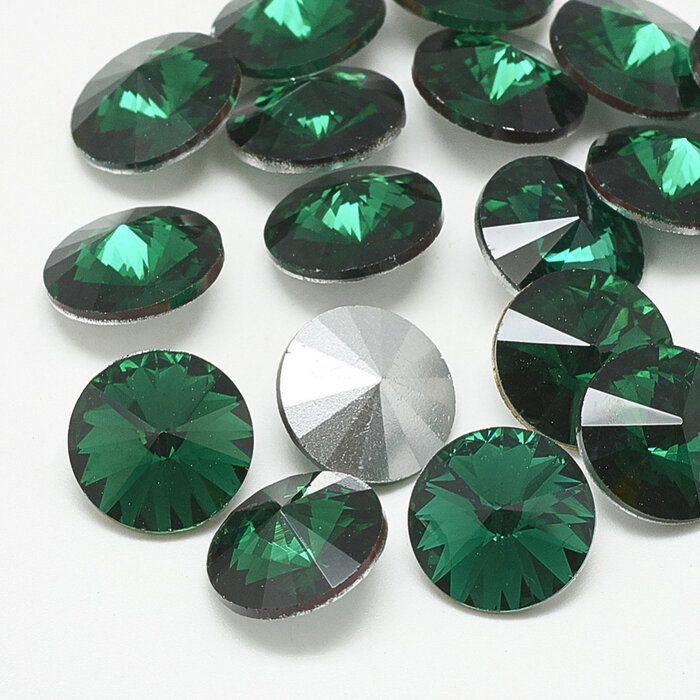 Puntsteen Emerald Groen 6mm