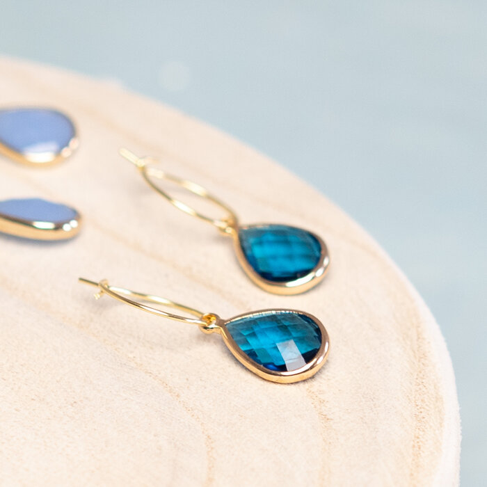 Minimalistic earrings with drop charm