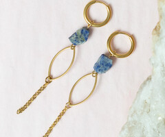 Minimalistische Edelsteen oorbellen met Ruwe Lapis Lazuli