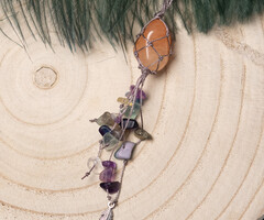 How to make a Keychain with a Macramé Knotted Gemstone