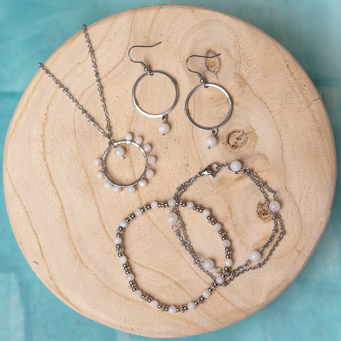 Bracelet, Earrings and Necklace of Moonstone