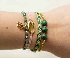 Set of Chique Bracelets in Green and Gold