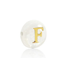 Letterkraal Wit Parelmoer Schelpkraal 6x4mm met Gouden Letter F
