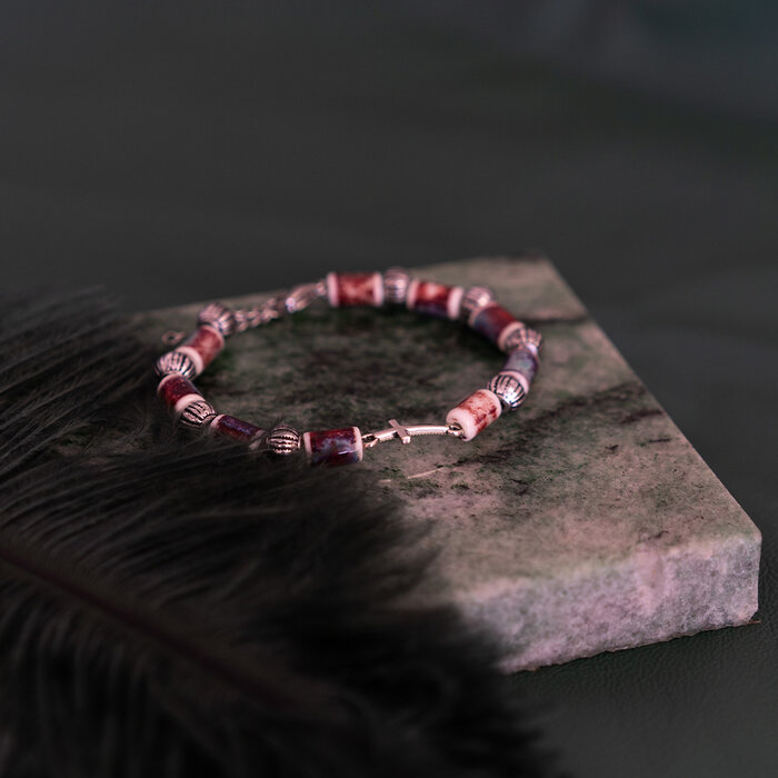 Make a bracelet and necklace set with porcelain beads