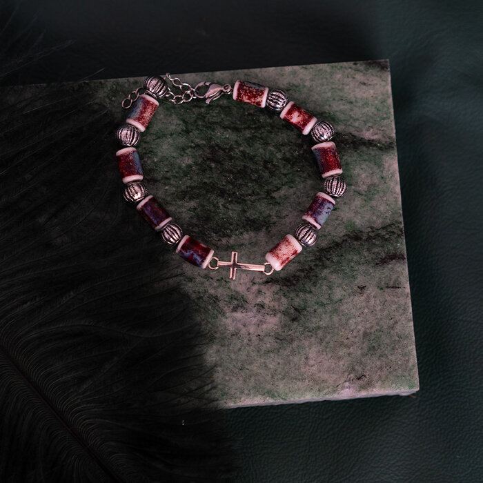 Make a bracelet and necklace set with porcelain beads