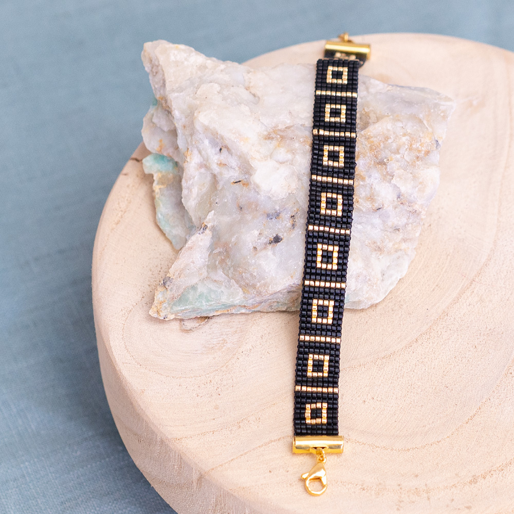 Elegant Woven Bracelet with Black and Gold Miyuki Delicas's Inspi690