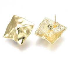Stud earrings with eyelet square textured 21x21mm, 2 pieces