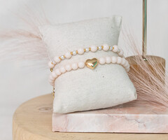 Armbanden set met roze glaskralen