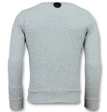 Local Fanatic Greek Border Sweater - Tryck På Tröja Man - 6350G - Grå