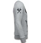 Local Fanatic Kiss My Mickey - Strass Sweater - Grau