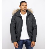 Enos Jacke mit Fellkragen - Kurze Winterjacke Herren - Großer Pelzkragen - Schwarz