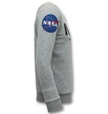 Local Fanatic Exklusive Sweater Herren - Nasa American Flag - Grau