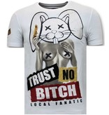 Local Fanatic Männer-T-Shirt mit Aufdruck - Trust No Bitch - Weiß