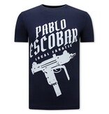 Local Fanatic Pablo Escobar Uzi Print Herren-T-Shirt - Navy Local Fanatic Pablo Escobar Uzi Print Herren-T-Shirt - Navy