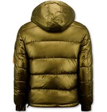 Enos Goldfarbene Herren-Pufferjacke mit Kapuze Enos Goldfarbene Herren-Pufferjacke mit Kapuze