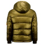 Enos Goldfarbene Herren-Pufferjacke mit Kapuze Enos Goldfarbene Herren-Pufferjacke mit Kapuze