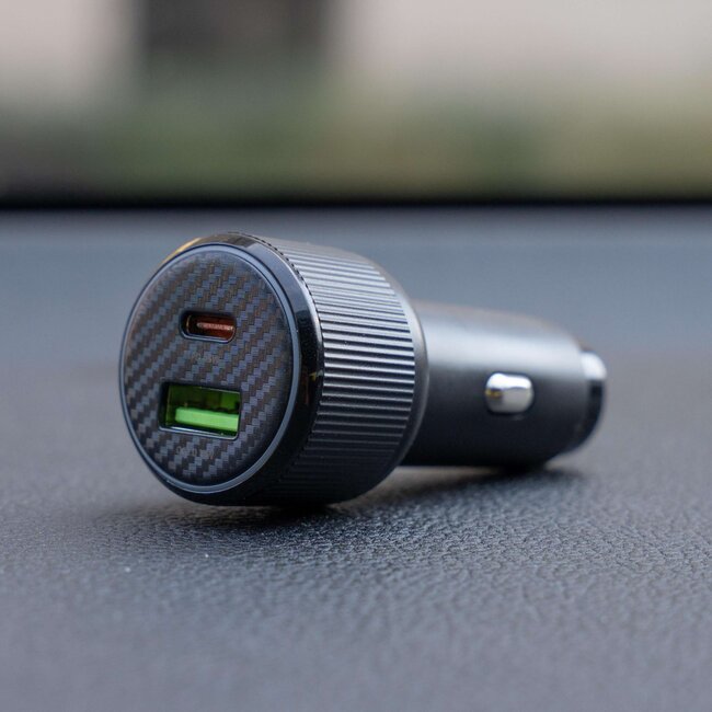 Swissten Autolader 63W - USB-A + USB-C Poort - Snellader - Zwart