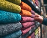 Wat zijn de prijzen van badhanddoeken in Nederlandse webshops?