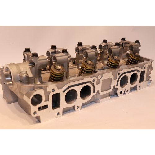Mitsubishi Zylinderkopf Neu mit Ventilen im AT für Mitsubishi 4G64 Motor