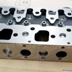 Kubota Zylinderkopf NEU für Kubota V2403-T Motor