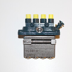 Kubota Einspritzpumpe NEU für Kubota V3300 + V3600 + V3800 Motor