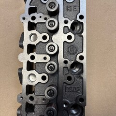 Kubota Zylinderkopf NEU mit Ventilen für Kubota D902 Motor