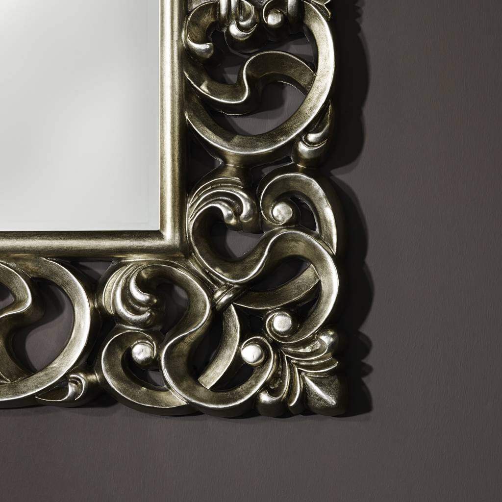 Verdorde boog proza Baroque' is een mooie klassieke spiegel van 101 x 130 cm in zilveren lijst  - Wilhelmina Designs