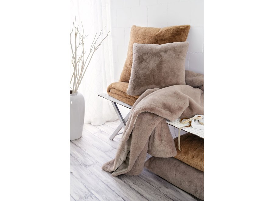 Cushion faux fur 'Guanaco Pearl'