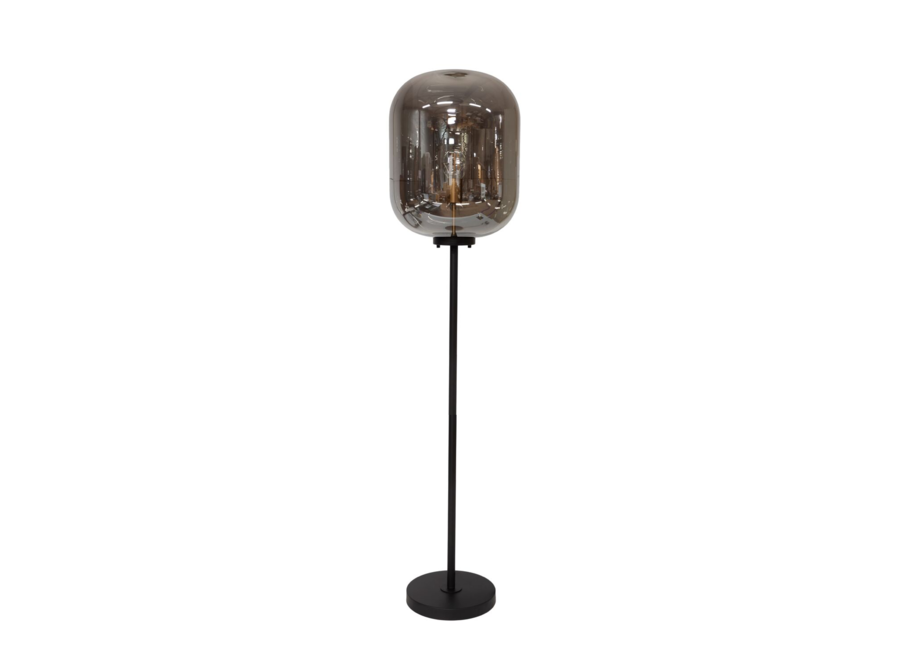 Le lampadaire "Paxton" a un design moderne