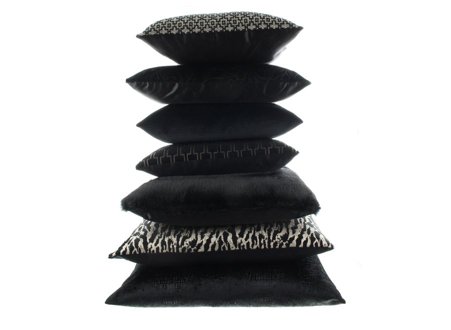 Cushion Frior in color Black