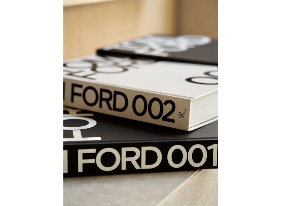 Tom Ford 002 - (Hardcover)
