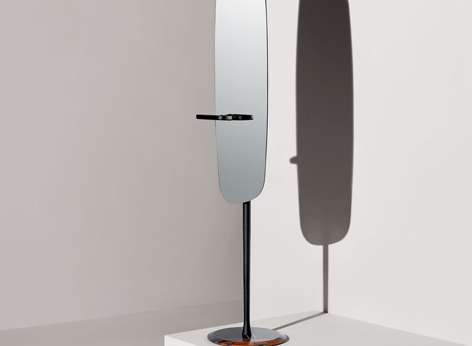 Standing mirror with tray - Black