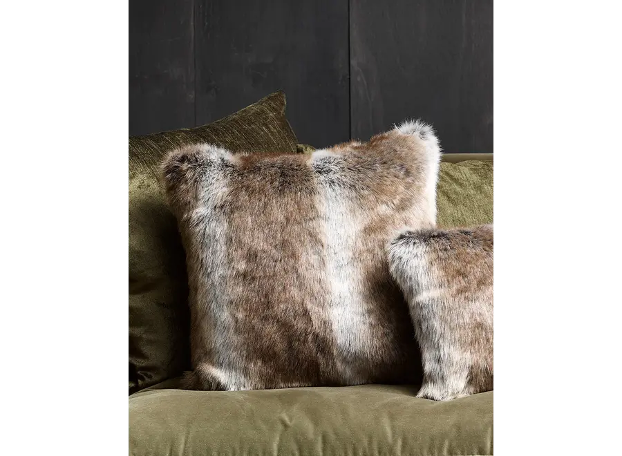 Coussin en fourrure 'Striped Elk'