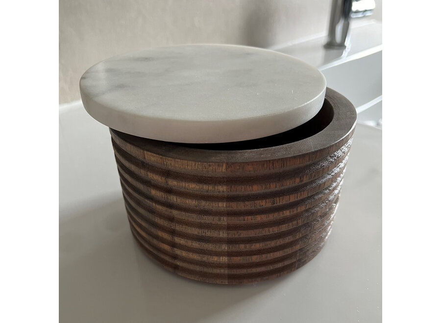 Holztopf mit Marmordeckel