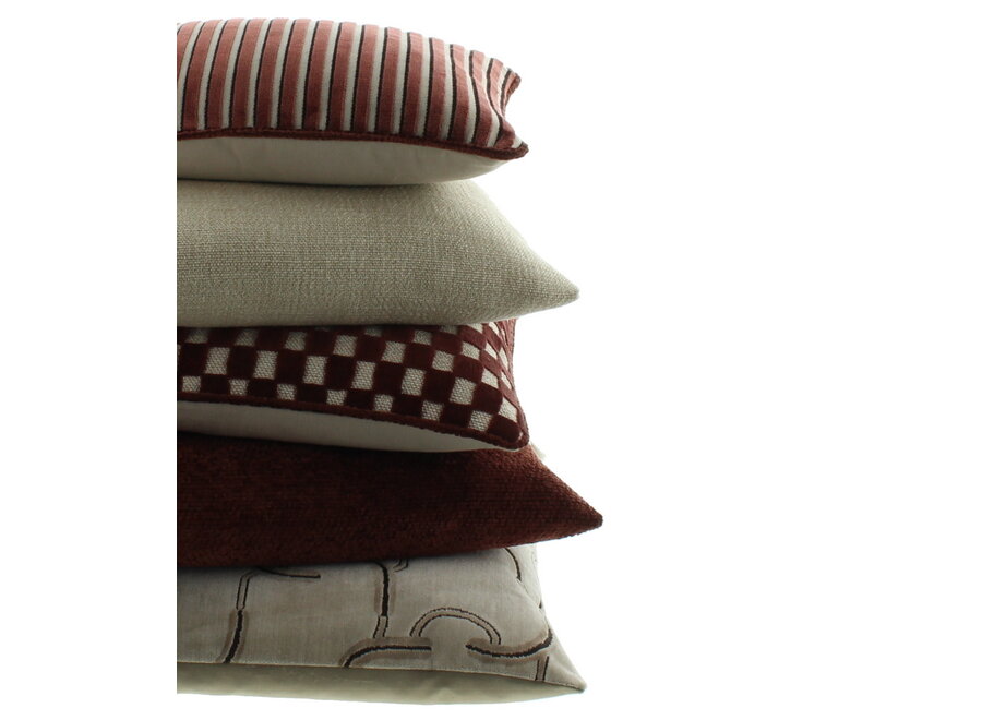 Decorative cushion Scallas Aubergine + Piping aubergine